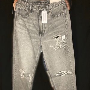 NWT AMERICAN EAGLE MOM JEAN (size 6)